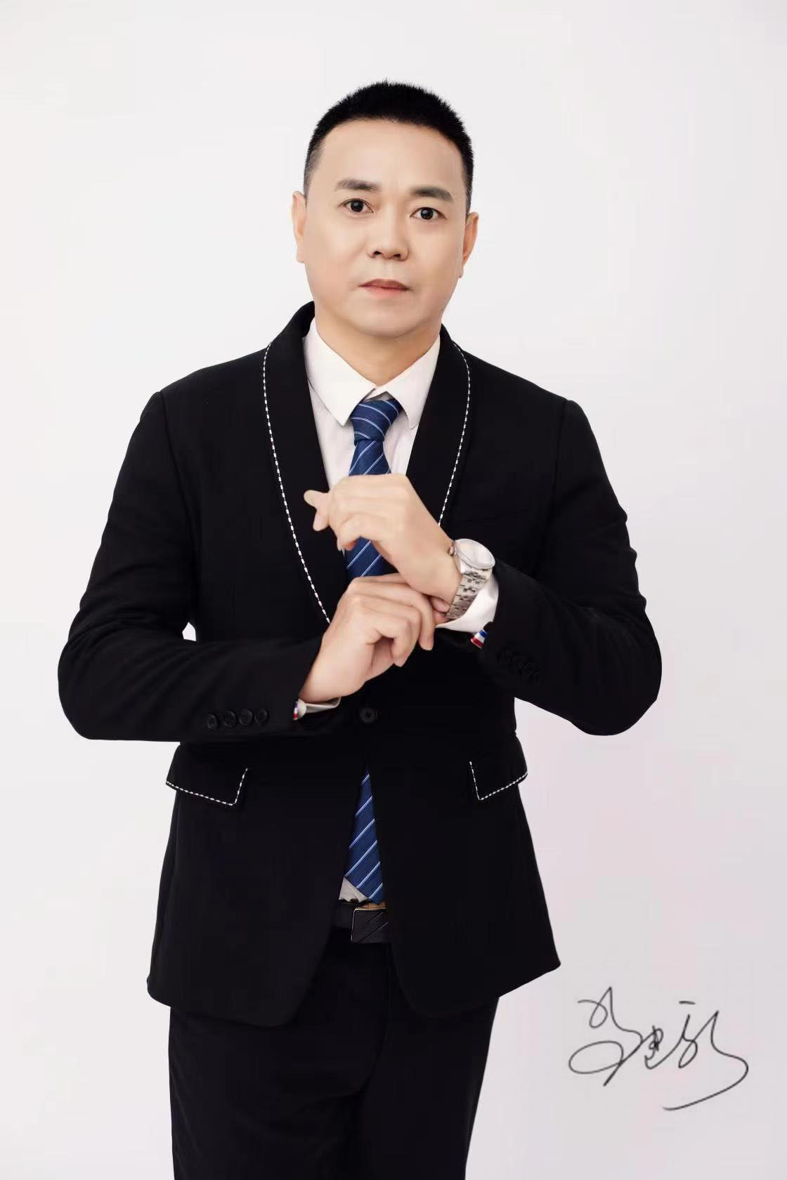 创始人 黄建新
